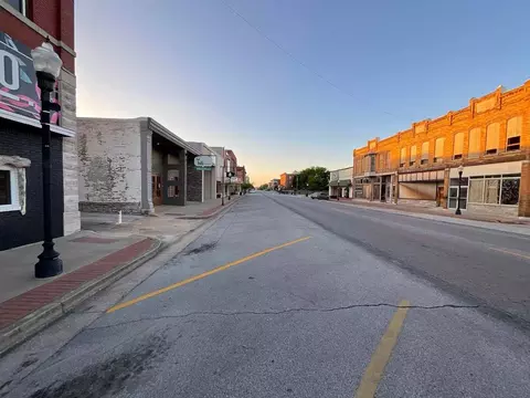 34 S Main St, Webb City, MO 64870