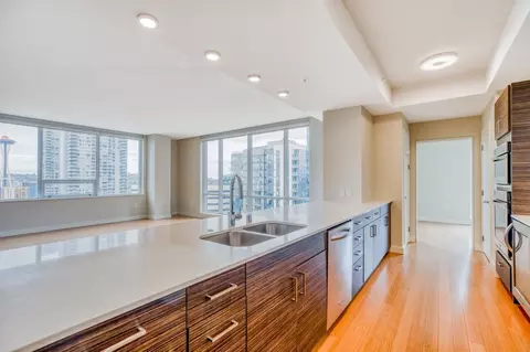 2105 5th Ave, Seattle, WA 98121 photo 6