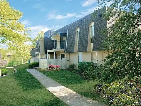 175 La Fontenay Dr, Louisville, KY 40223 photo 2