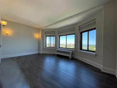 1033 W Loyola Ave, Chicago, IL 60626 photo 2