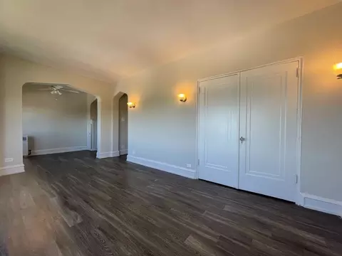 1033 W Loyola Ave, Chicago, IL 60626 photo 4