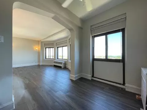 1033 W Loyola Ave, Chicago, IL 60626 photo 6