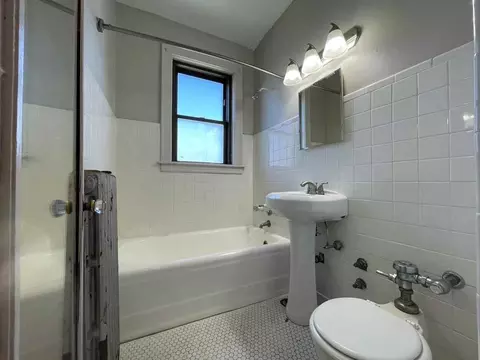 1033 W Loyola Ave, Chicago, IL 60626 photo 15