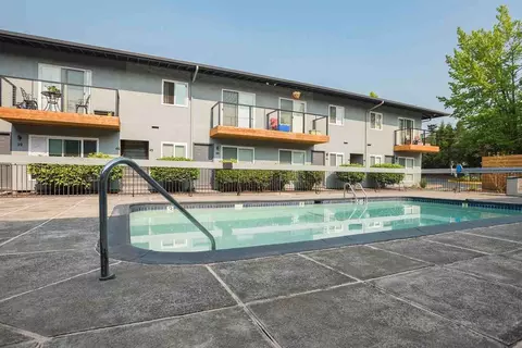 13555 SW Jenkins Rd, Cedar Hills, OR 97005