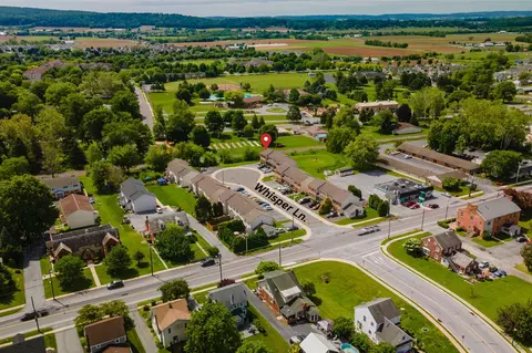 18 S Whisper Ln, New Holland, PA 17557
