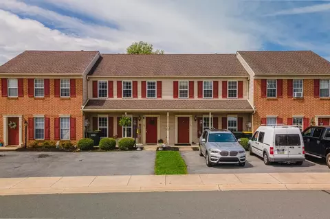 18 S Whisper Ln, New Holland, PA 17557