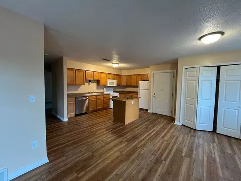 896 Wescott Sq, Eagan, MN 55123 photo 3