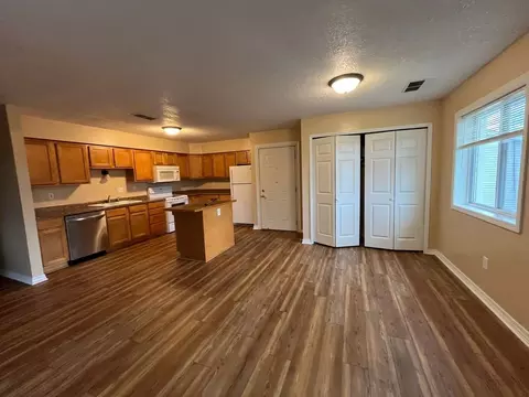 896 Wescott Sq, Eagan, MN 55123 photo 4