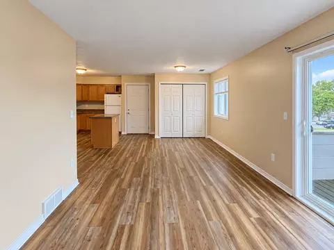 896 Wescott Sq, Eagan, MN 55123