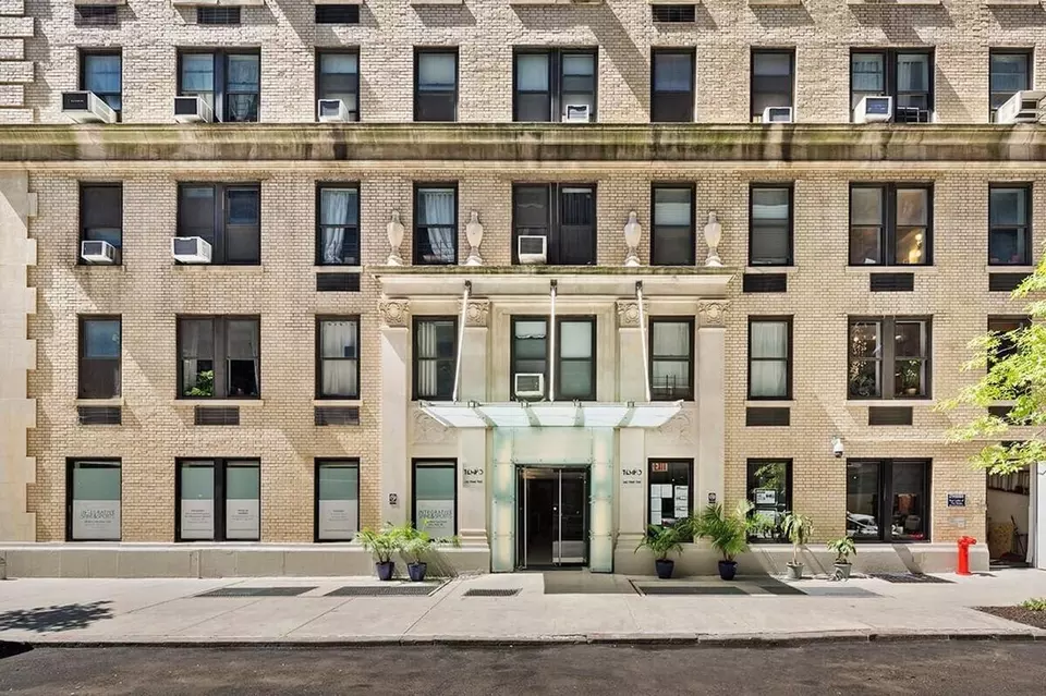  240 W 73rd St, New York, NY 10023 photo 2