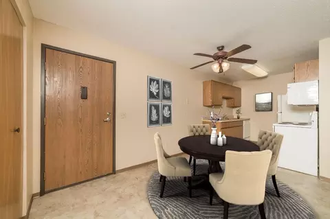 807 N Cleveland Ave, Sioux Falls, SD 57103 photo 3