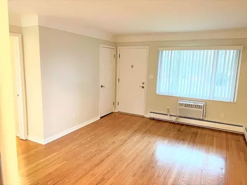 403 S Crooks Rd, Clawson, MI 48017