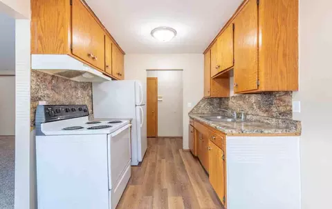 5851 2nd St NE, Fridley, MN 55432