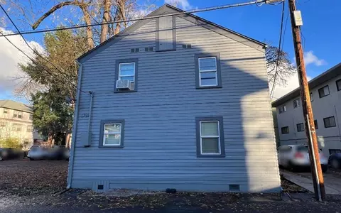 361 E 14th Ave 1355 Mill Aly, Eugene, OR 97401