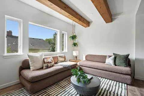 925 NE 23rd Ave, Portland, OR 97232