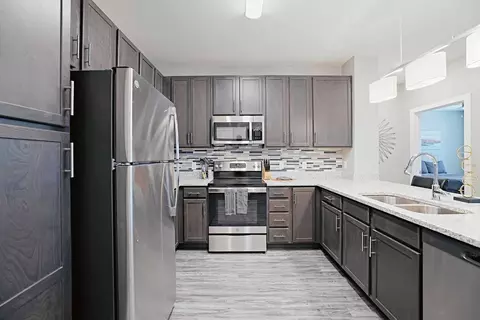 6100 Park St, Shawnee, KS 66216