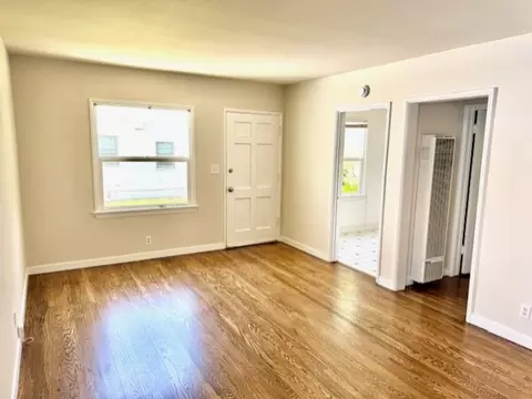 222 N Screenland Dr, Burbank, CA 91505 photo 4