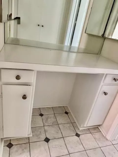 222 N Screenland Dr, Burbank, CA 91505 photo 9