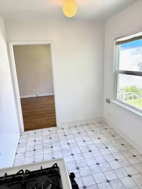 222 N Screenland Dr, Burbank, CA 91505 photo 5