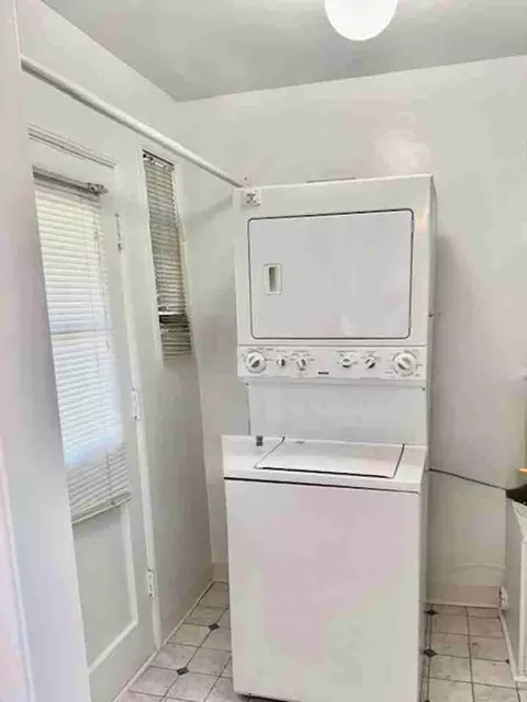 222 N Screenland Dr, Burbank, CA 91505 photo 8