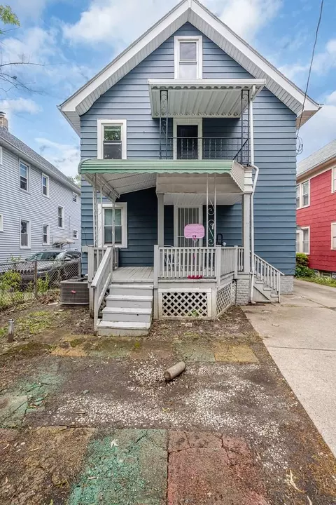 2135 W 105th St, Cleveland, OH 44102