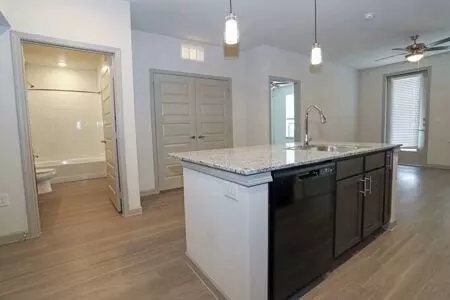 2700 S Westmoreland Rd, Dallas, TX 75233