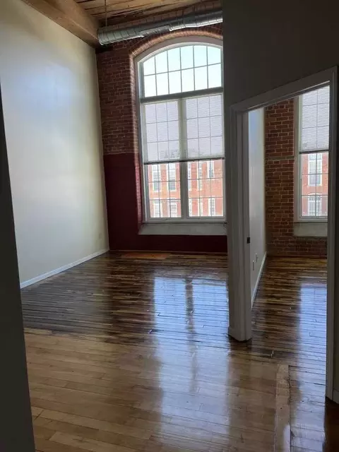 10 Manomet St, New Bedford, MA 02746