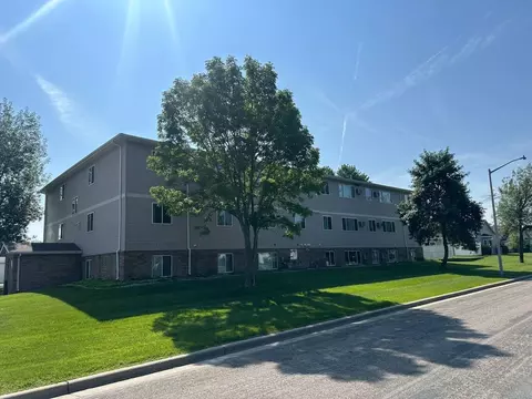 1212 34th Street Cir S, Moorhead, MN 56560