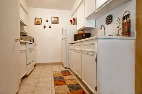 901 W Columbus St, Bakersfield, CA 93301