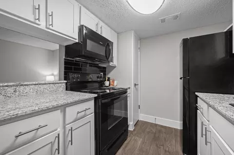 3900 Investor Dr, Dallas, TX 75237 photo 5