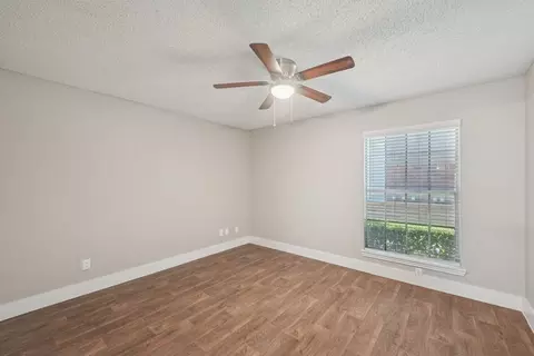 3900 Investor Dr, Dallas, TX 75237 photo 14