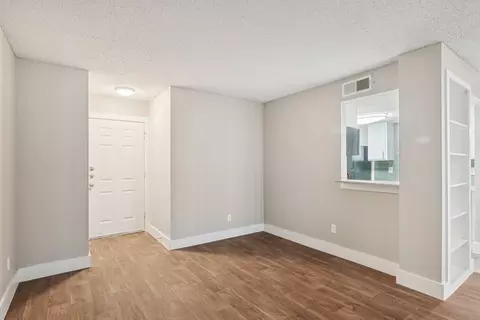 3900 Investor Dr, Dallas, TX 75237 photo 4