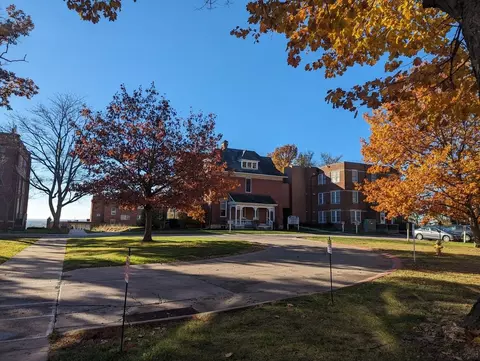 1607 W 12th St, Davenport, IA 52804