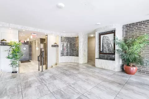 6021 N Winthrop Ave, Chicago, IL 60660