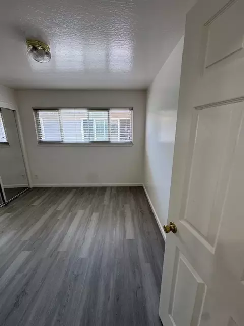 701 9th Ave, North Fair Oaks, CA 94063