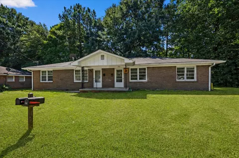 190 Opal Dr, Roswell, GA 30075