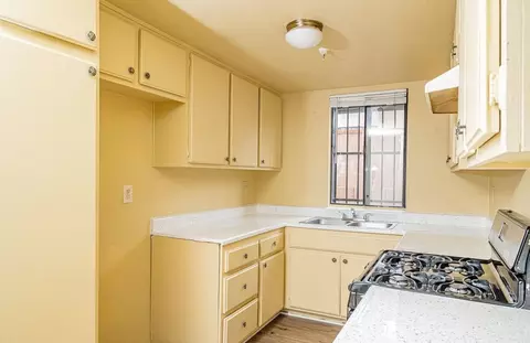 12100 Birch Ave, Hawthorne, CA 90250