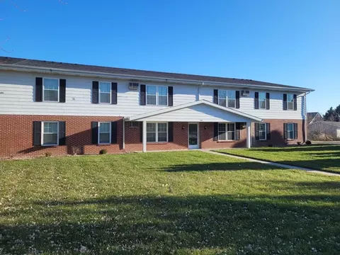 1934 Sylvan Way, West Bend, WI 53095