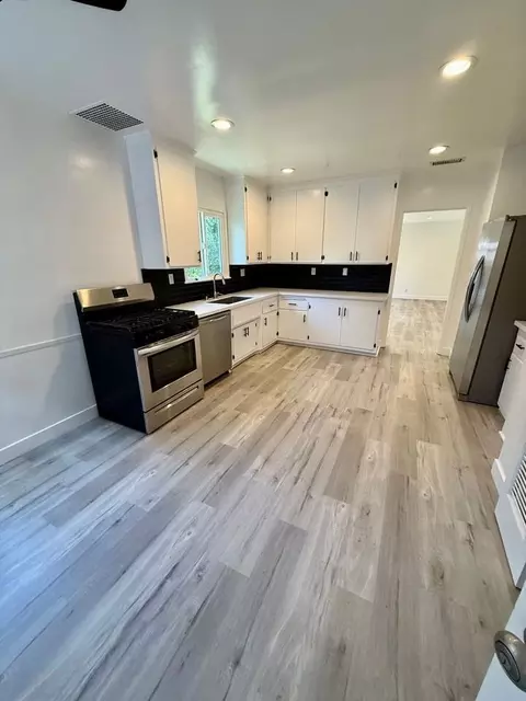 449 N Oakhurst Dr, Beverly Hills, CA 90210 photo 8