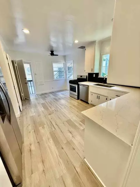 449 N Oakhurst Dr, Beverly Hills, CA 90210 photo 9