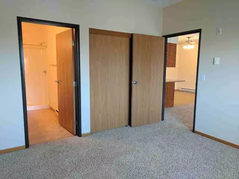 1142 17th St N, Fargo, ND 58102