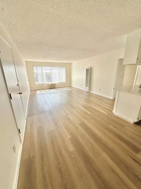 18521 Prairie St, Los Angeles, CA 91324