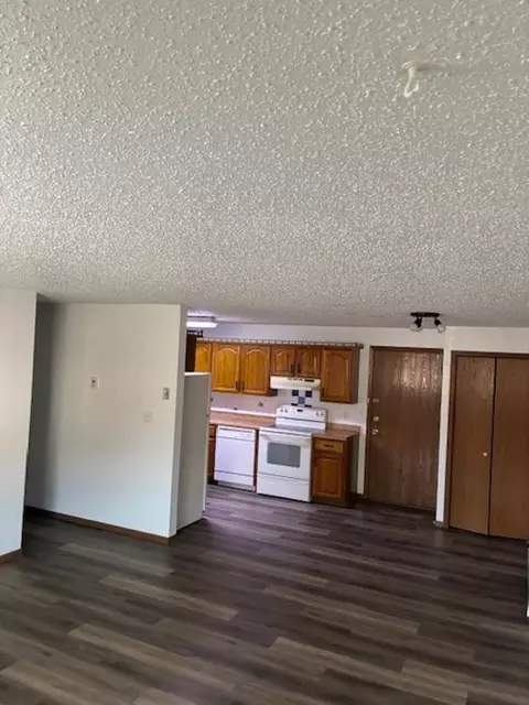 1720 N Grandview Ln, Bismarck, ND 58503