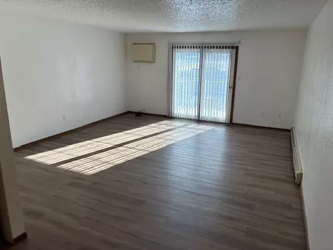 1720 N Grandview Ln, Bismarck, ND 58503
