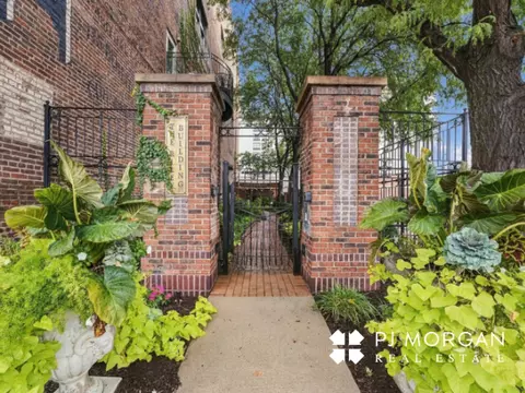 1012 Douglas St, Omaha, NE 68102