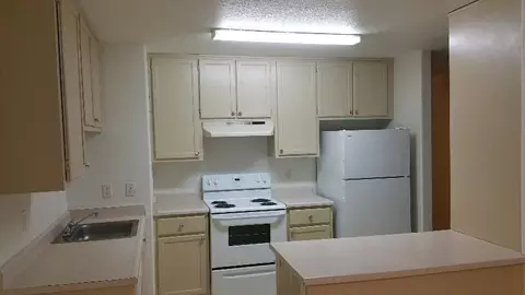 400 NE Cleveland Ave, Gresham, OR 97030 photo 2