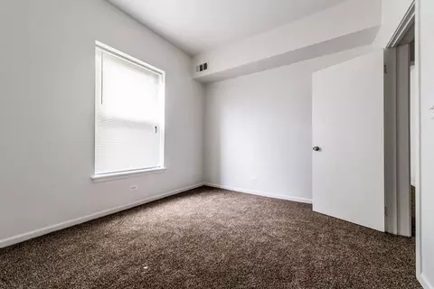 5032 S Saint Lawrence Ave, Chicago, IL 60615 photo 9