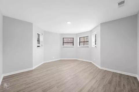 5032 S Saint Lawrence Ave, Chicago, IL 60615 photo 4