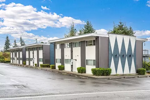 3323 NE 12th St, Renton, WA 98056