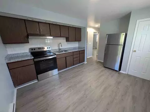 1 Andrews Rd, Troy, NY 12180